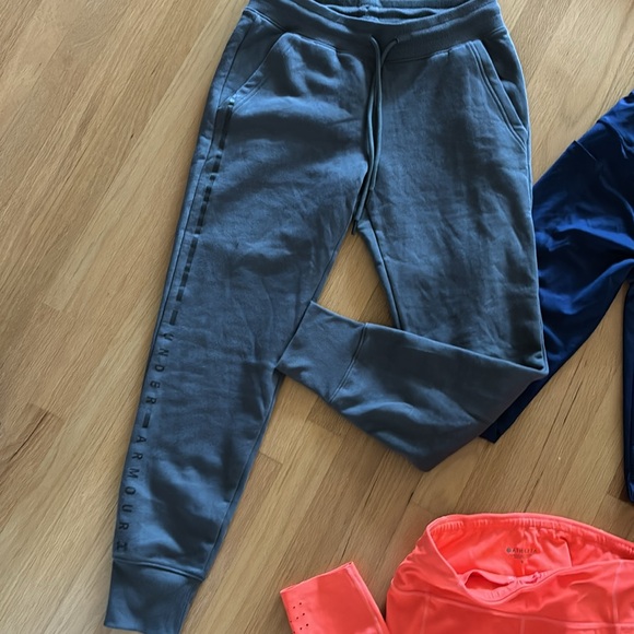 Athleisure wear Women’s size small. Athleta, UA, Nike, SHEIN - Picture 10 of 11